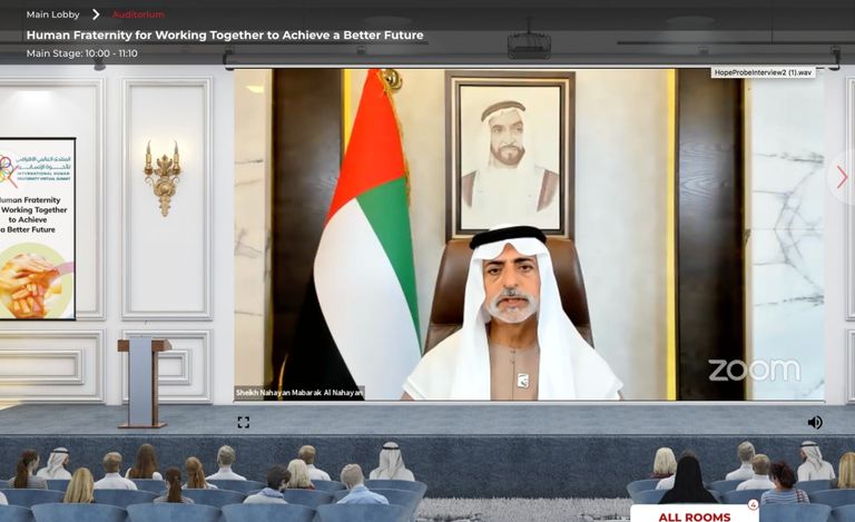 الشيخ نهيان بن مبارك آل نهيان خلال افتتاح فعاليات المنتدى الشيخ نهيان بن مبارك آل نهيان خلال افتتاح فعاليات المنتدى