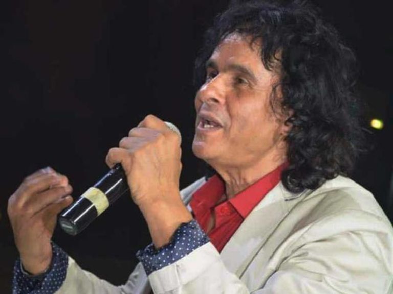 المطرب المصري علي حميدة