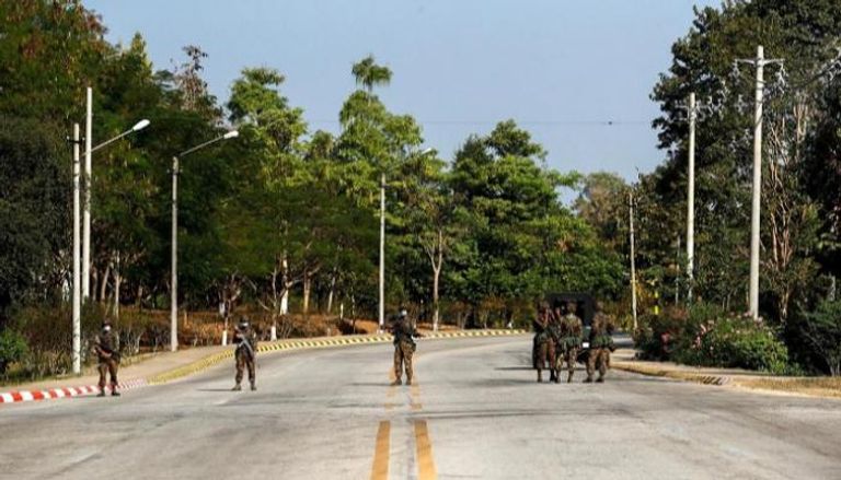 قوات من جيش ميانمار تغلق الشوارع