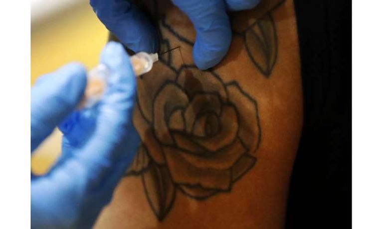 لقاحات كورونا توقف انتقال الفيروس