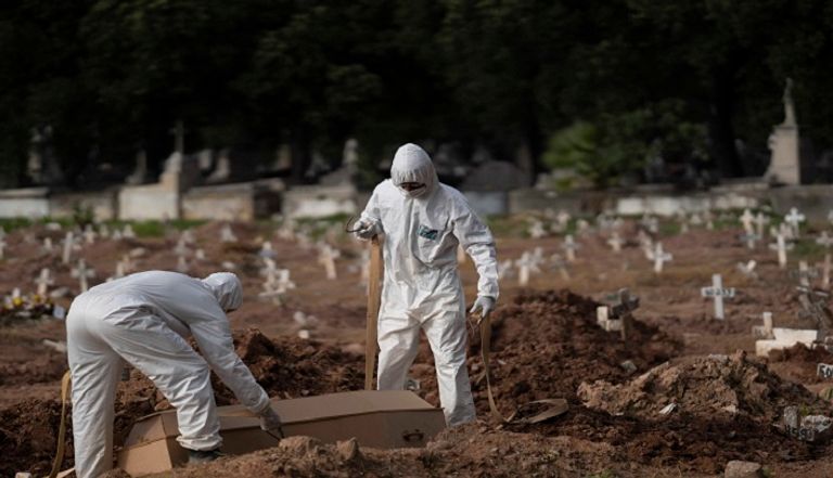 صينيون يرتدون كمامات للوقاية من كورونا