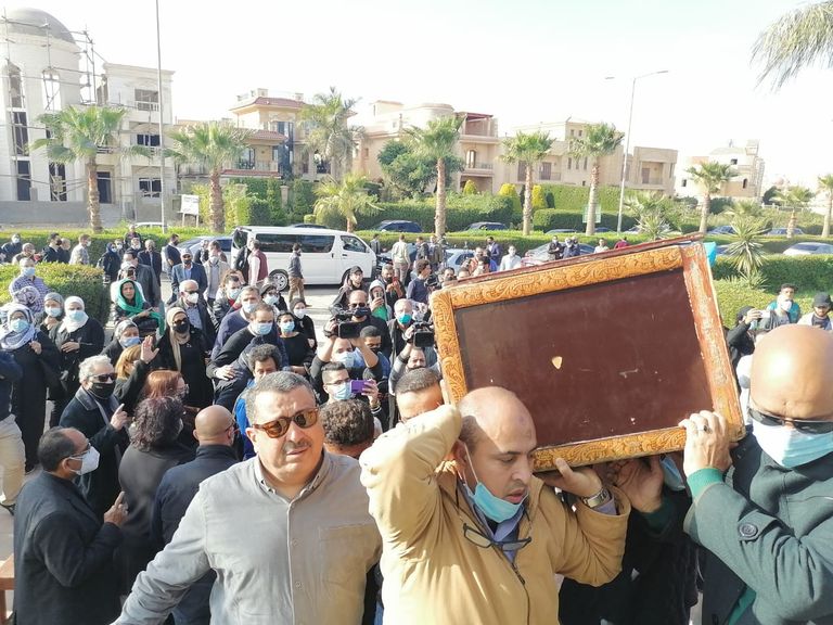 تشييع جثمان عزت العلايلي