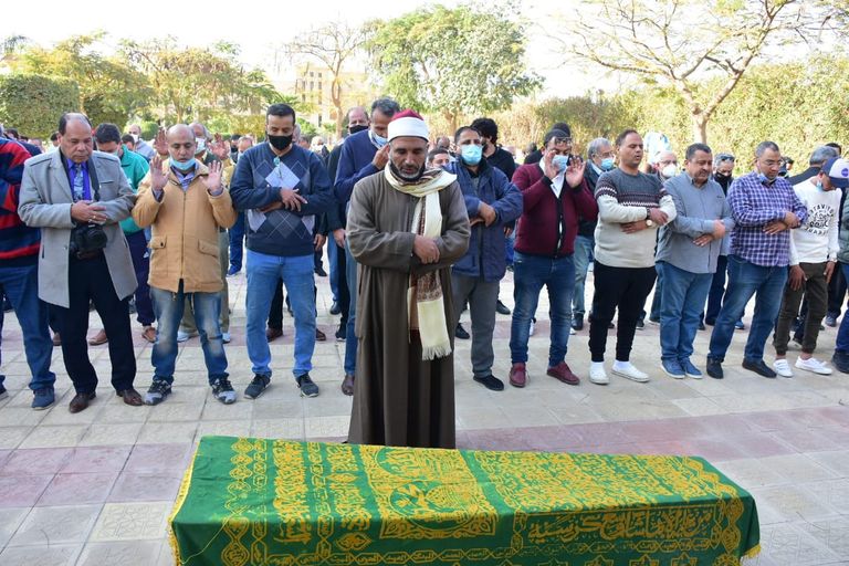 تشييع جثمان عزت العلايلي