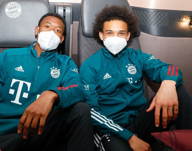 لاعبو بايرن ميونيخ داخل طائرة الفريق المسافرة لمونديال الأندية ليروي ساني داخل طائرة بعثة بايرن
