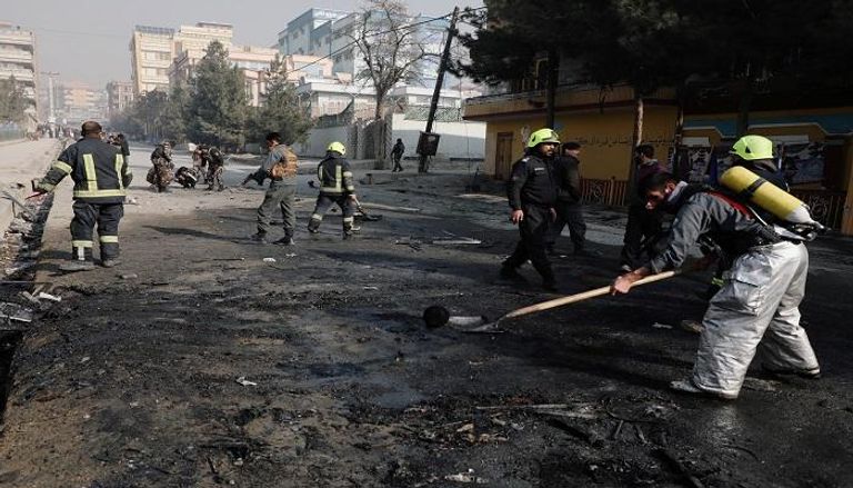 السلطات الأفغانية تتعامل مع آثار انفجار بكابول