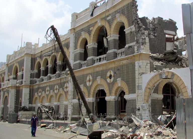 جانب من قصف حوثي على أحد المتاحف اليمنية