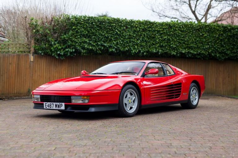 طراز Ferrari Testarossa طراز أودي R8