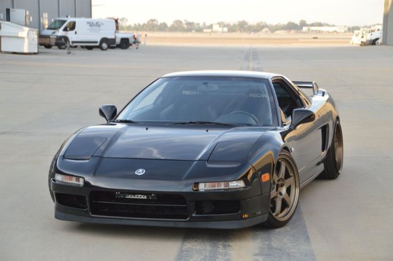 طراز Acura NSX طراز أودي R8
