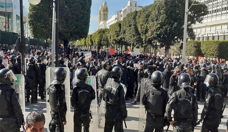 مسيرة لأنصار الراحل بلعيد ضد الإخوان بتونس