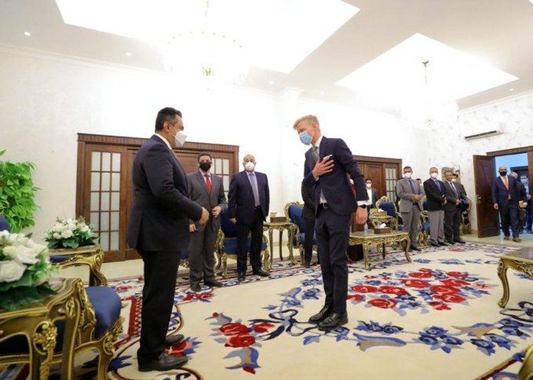 جانب من لقاء معين عبدالملك وسفراء دول أوروبا لدى اليمن