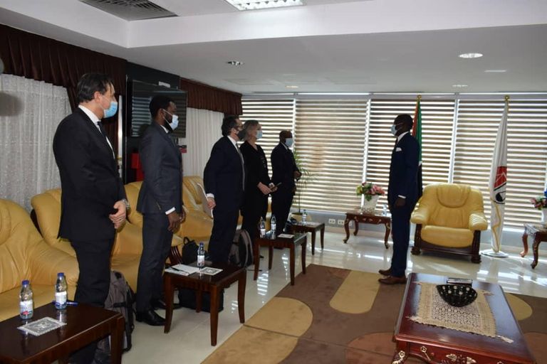 وزير الخارجية السوداني يلتقي وفد الجنائية الدولية
