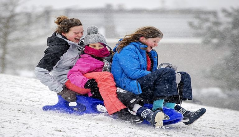 عاصفة ثلجية كثيفة تضرب هولندا