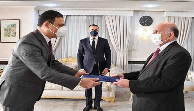 وزير الخارجية العراقي يتسلم أوراق اعتماد سفير مصر الجديد