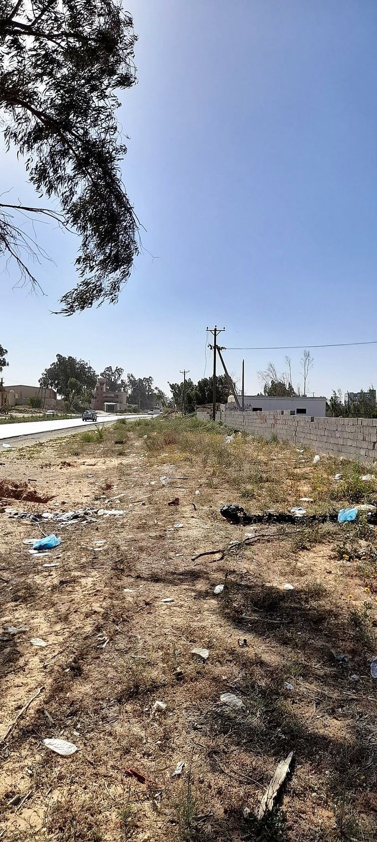 أحد أعمدة الكهرباء في ليبيا بعد سرقة الأسلاك. (شركة الكهرباء)