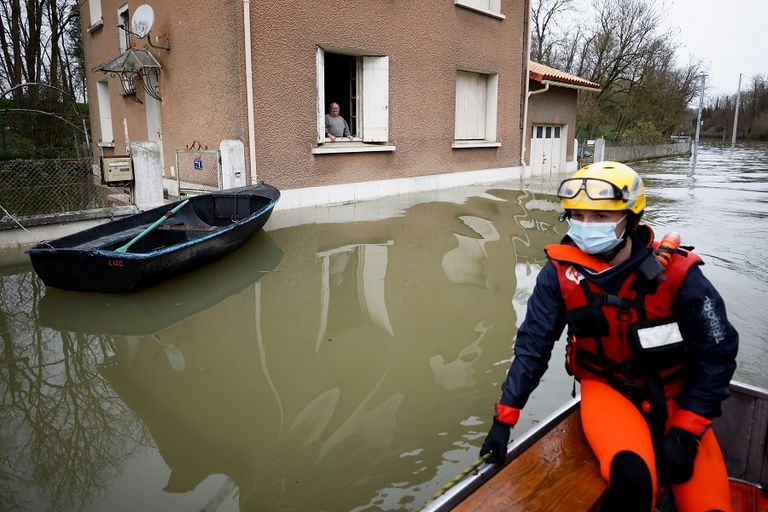 الفيضانات تجتاح جنوب غرب فرنسا