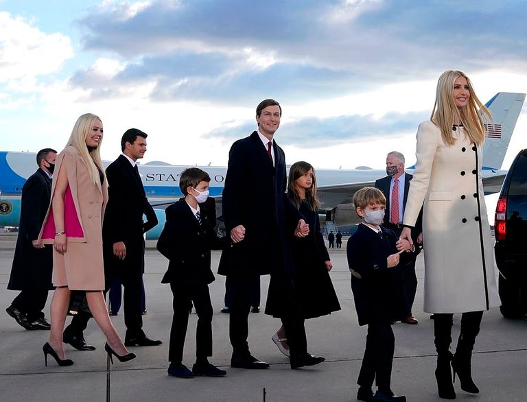 أفراد عائلة ترامب خلال مغادرتهم واشنطن