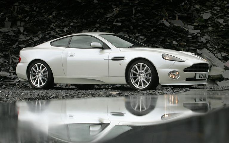 أستون مارتن V12 فانكويش أستون مارتن V12 فانكويش