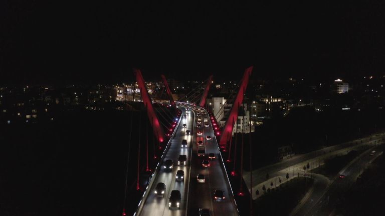 الأردن تضيء معالمها باللون الأحمر  الكويت تضيء أبراجها باللون الأحمر دعما لمشروع مسبار الأمل الإماراتي