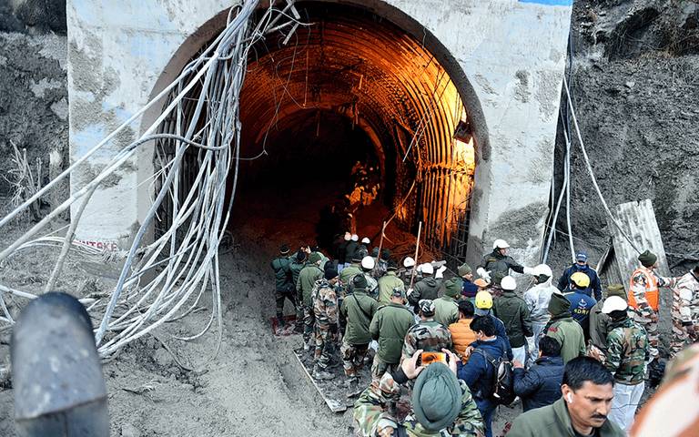 الهند تسابق الزمن لإنقاذ محاصرين في نفق
