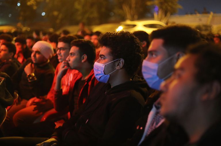 الجماهير المصرية تتابع بشغف مباراة الأهلي وبايرن ميونيخ جماهير مصرية تتابع مباراة الأهلي وبايرن ميونيخ