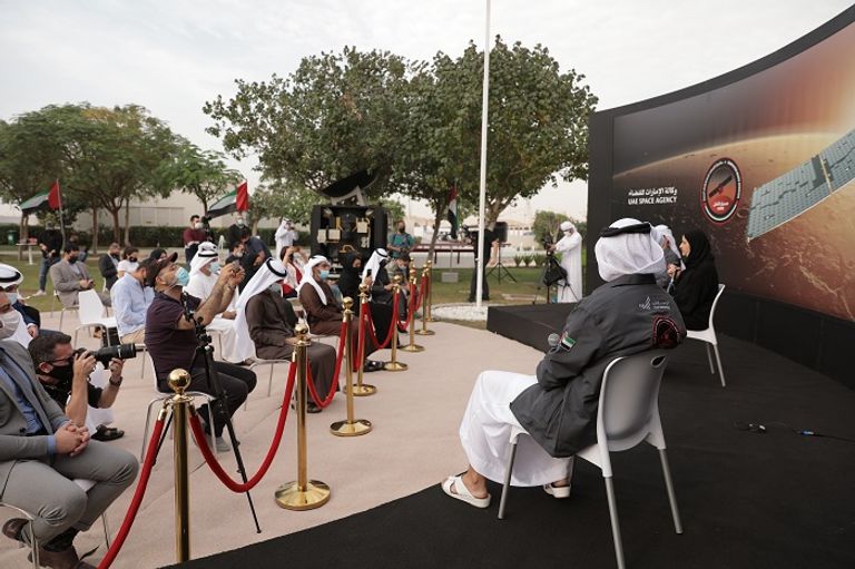 جانب من المؤتمر الصحفي الذي عقده فريق مشروع الإمارات لاستكشاف المريخ "مسبار الأمل" سارة بنت يوسف الأميري خلال المؤتمر