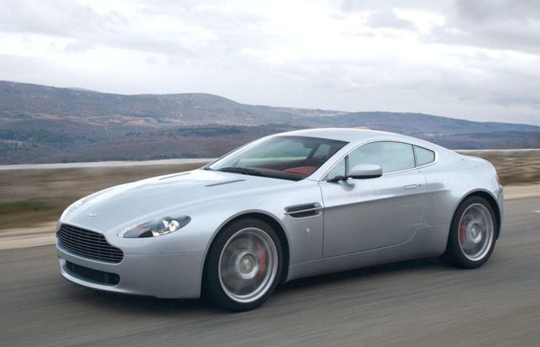أستون مارتن V8 Vantage طراز Elise