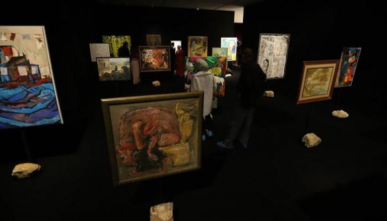 مجموعة من الأعمال المعروضة في المعرض
