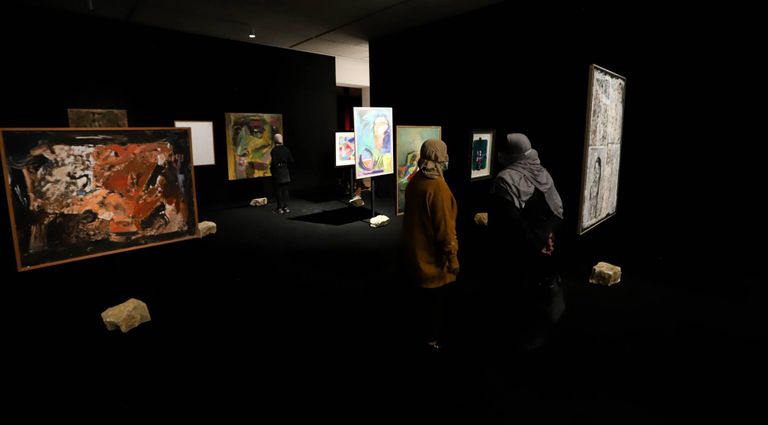 مجموعة من الأعمال المعروضة في المعرض