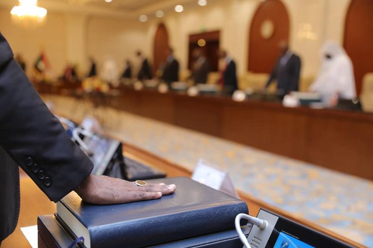جانب من أداء الحكومة السودانية لليمين الدستورية