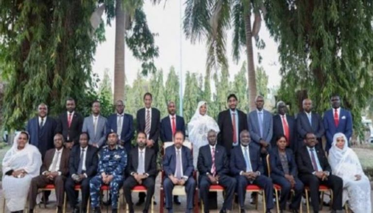 الحكومة السودانية الجديدة في صورة تذكارية