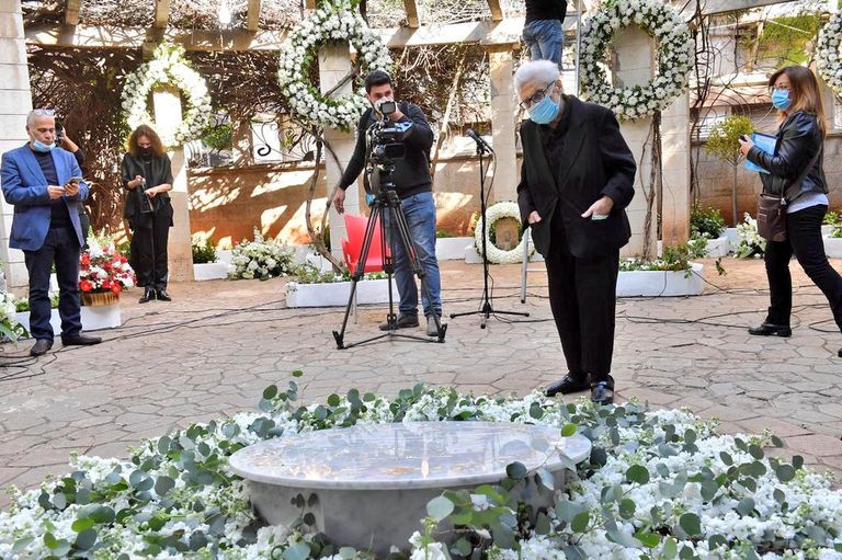 تشييع جثمان لقمان سليم في مراسم جامعة