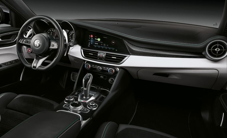  ألفا روميو Stelvio Quadrifoglio