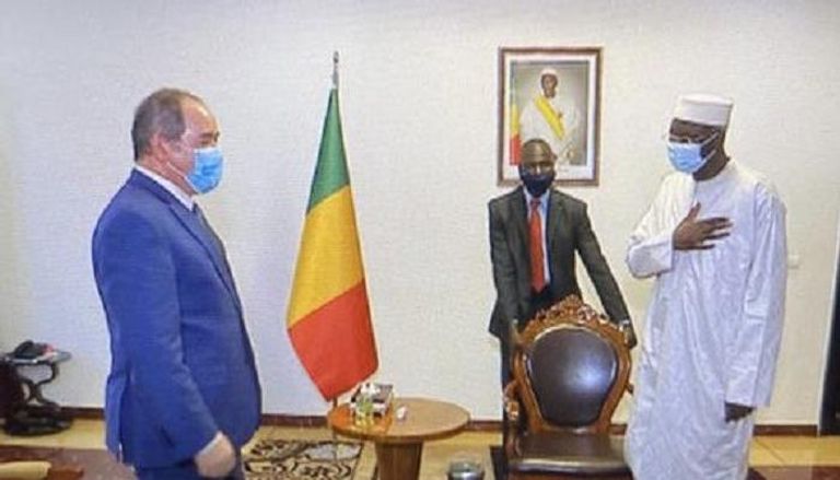 وزير خارجية الجزائر لدى استقباله من رئيس مالي