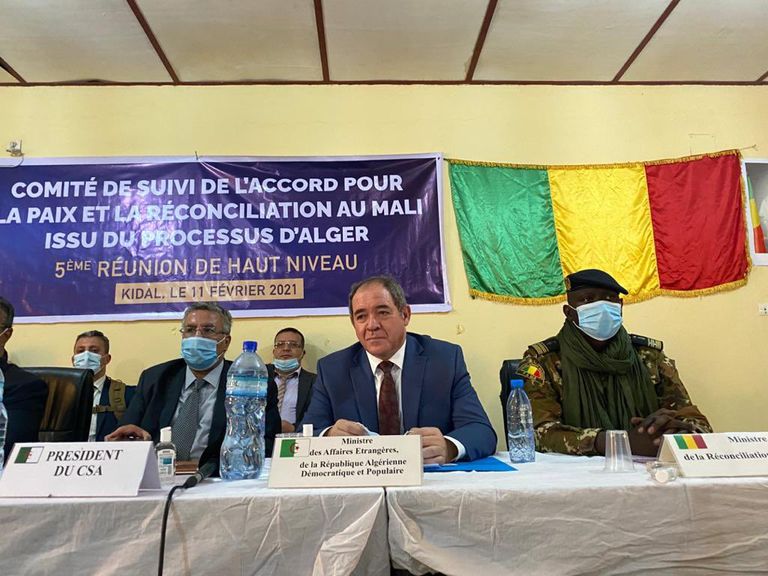 وزير الخارجية الجزائري في الدورة الـ42 للجنة متابعة اتفاق السلم والمصالحة في مالي المنبثق عن مسار الجزائر وزير خارجية الجزائر لدى استقباله من رئيس مالي