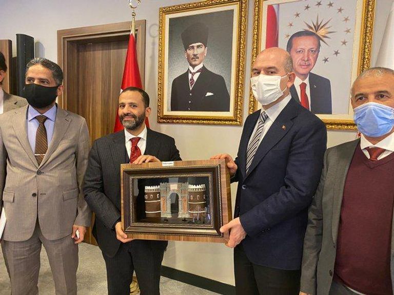 حميد الأحمر مع وزير الداخلية التركي مؤامرات يحيكها إخوان اليمن ونظام أردوغان لشرعنة التموقع والاستنزاف