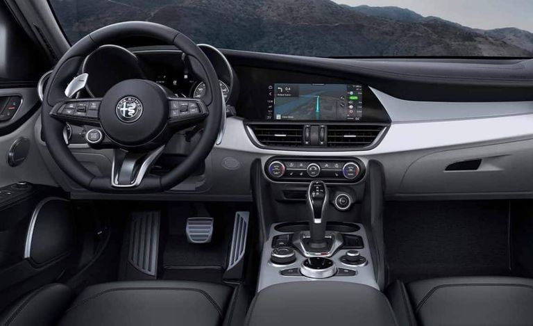الصالون الداخلي لسيارة ألفا روميو جوليا giulia 2021 ألفا روميو giulia