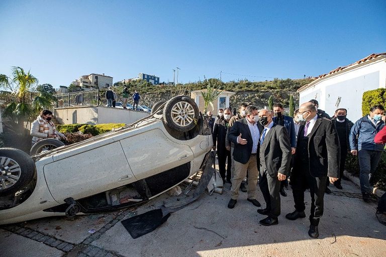 أضرار خلفها الإعصار