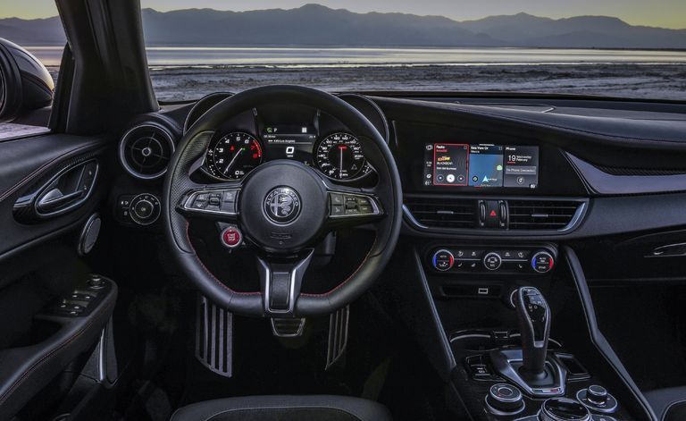  ألفا روميو  Giulia Quadrifoglio