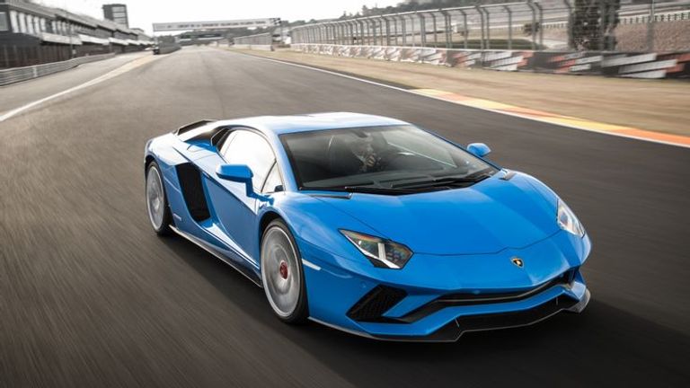 لامبورجيني Aventador S مكلارين GT
