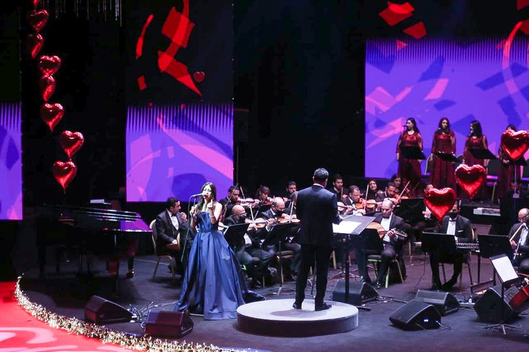 النجمة المغربية جنات في حفل "عيد حب" بدار الأوبرا المصرية