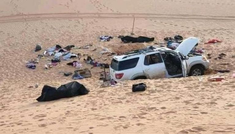 سيارة العائلة السودانية في صحراء الكفرة