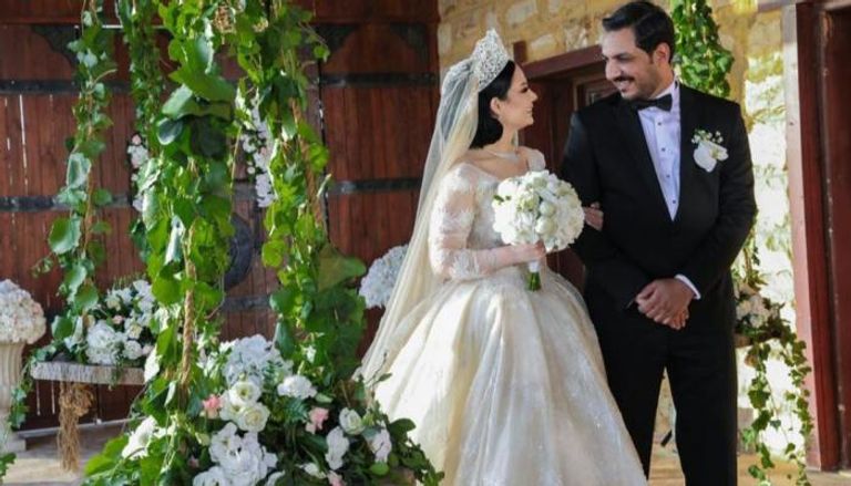 ديانا كرزون مع زوجها الإعلامي معاذ العمري