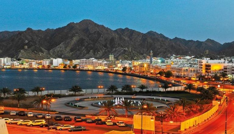 عمان تعزز مسيرة توطين الوظائف