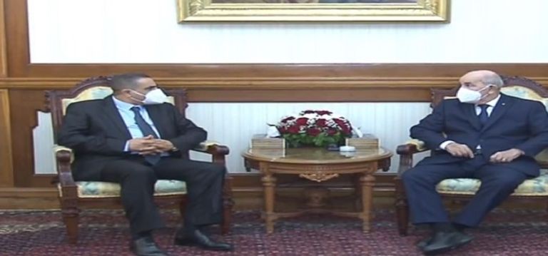 جانب من استقبال الرئيس الجزائري لرئيس حزب جبهة المستقبل عبد العزيز بلعيد جانب من استقبال الرئيس الجزائري لرئيس حزب جبهة المستقبل عبد العزيز بلعيد