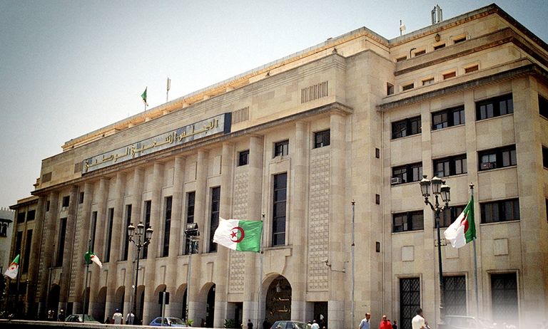 مقر البرلمان الجزائري جانب من لقاء الرئيس الجزائري وسفيان جيلالي رئيس حزب