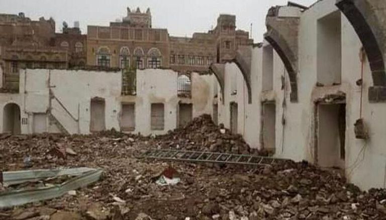 آثار الدمار الحوثي على أحد المساجد