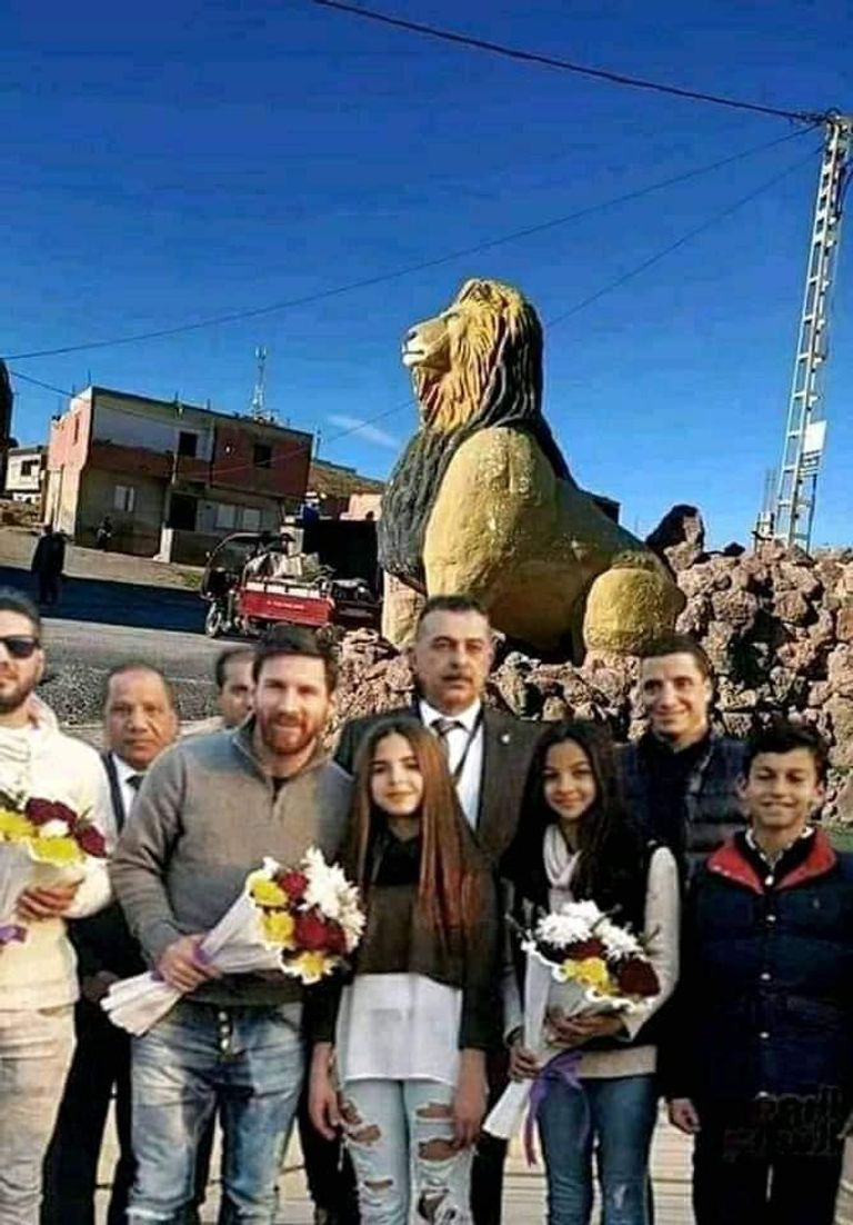 صور مفبركة تسخر من شكل تمثال الأسد في الجزائر