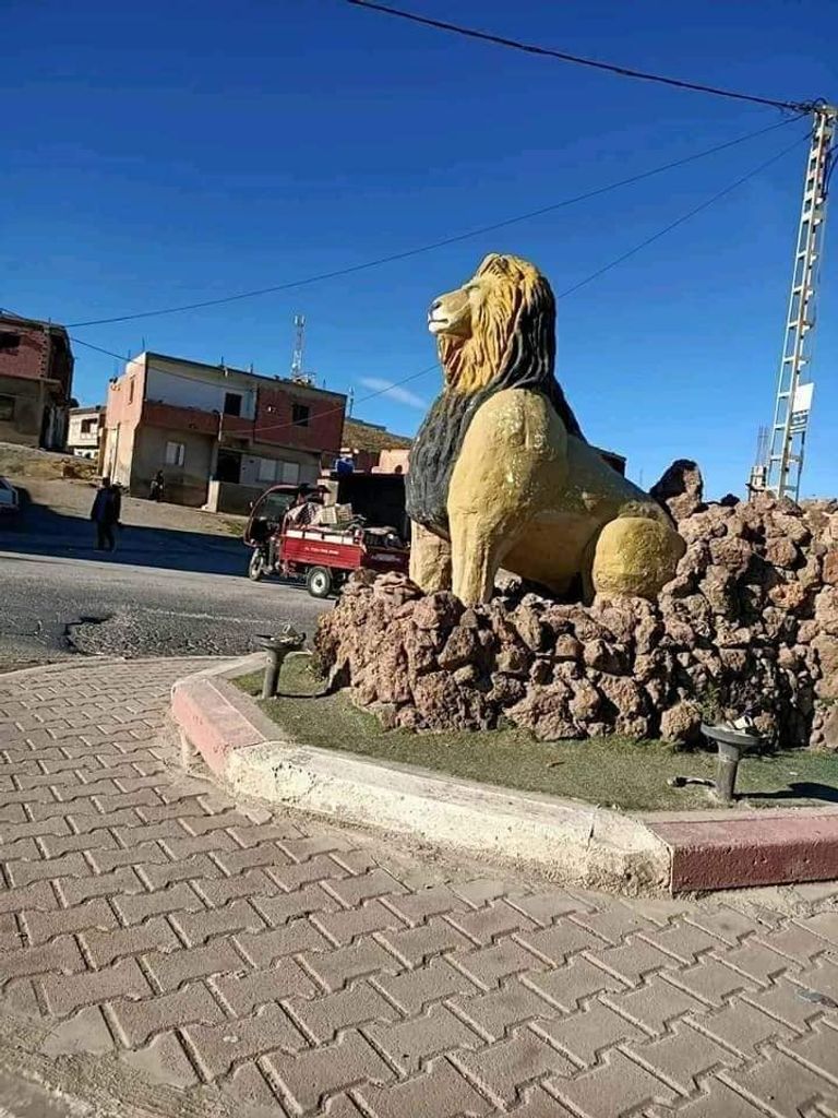 تمثال الأسد الذي أثار ضجة في الجزائر 