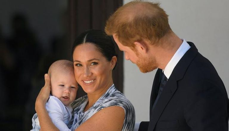الأمير هاري وميجان ماركل مع طفلهما