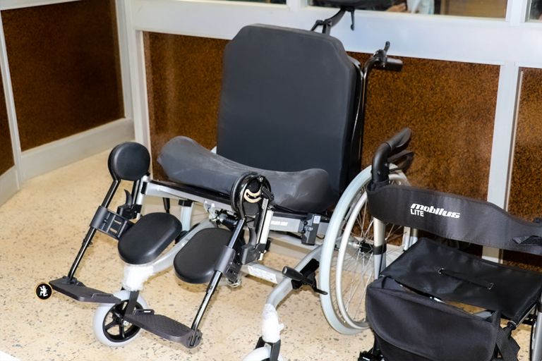 الجيش يقدم مساعدات لذوي الاحتياجات الخاصة